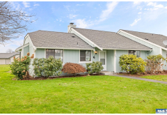 844 N Canterbury Ct