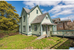 318 W 8th St